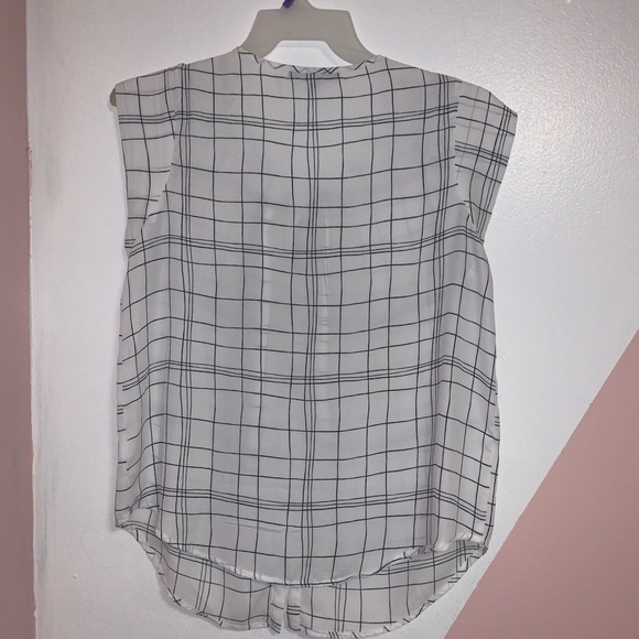 squared blouse🤍 - Picture 3 of 3